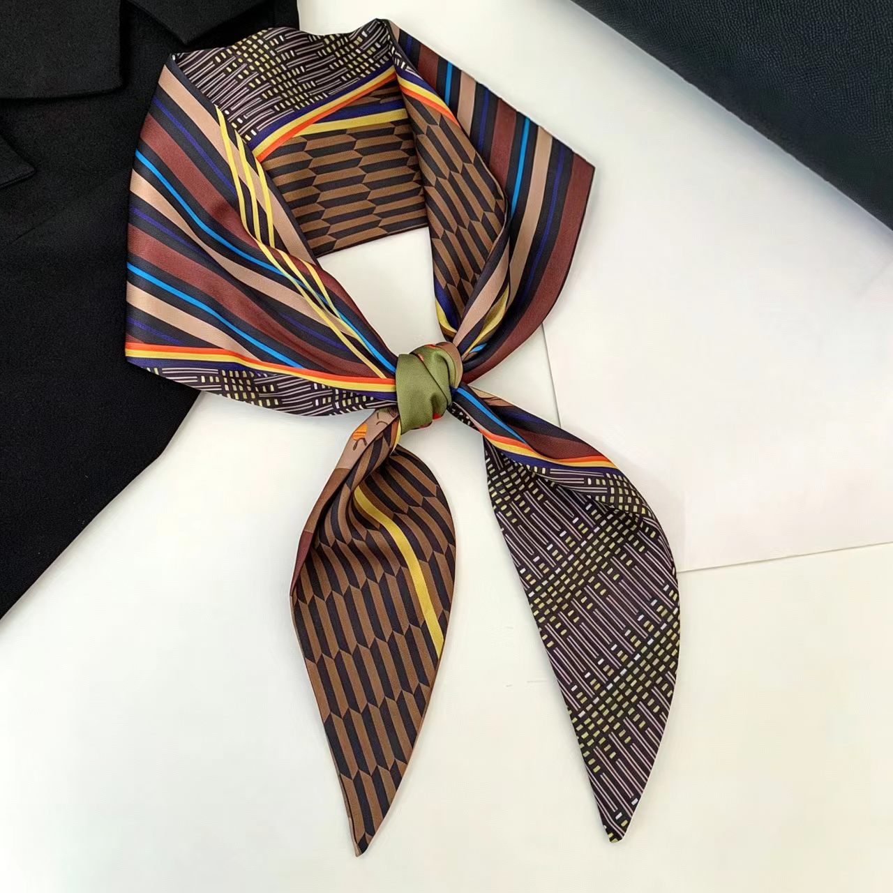 Ascot Neck Scarf - Syal Sutra Mewah Motif Cetak, Pita