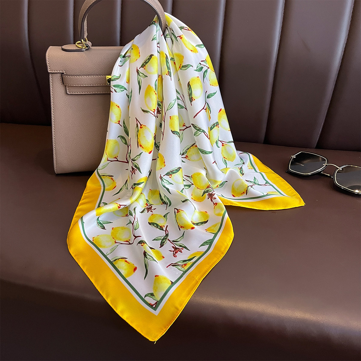 Syal Sutra Persegi Gambar Ceta - Ascot Neck Scarf ulasan dan harga